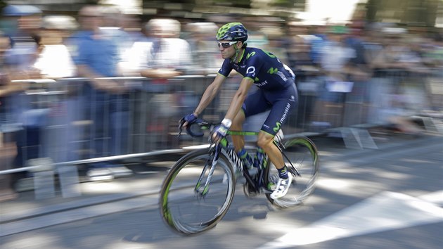 SOUSTEDN. Alejandro Valverde ped startem jedenct etapy Tour de France. 