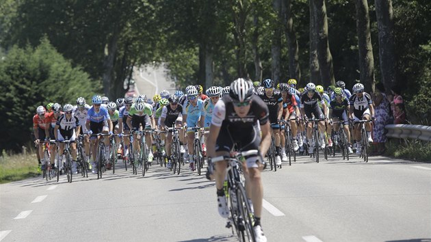 TOK. Gregory Rast se pokou uniknout pelotonu ve dvanct etap Tour de France.  