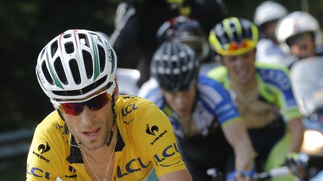 DO TOKU. Vincenzo Nibali unik ve tinct etap Tour de France dvojici Leopold Knig, Rafal Majka. 