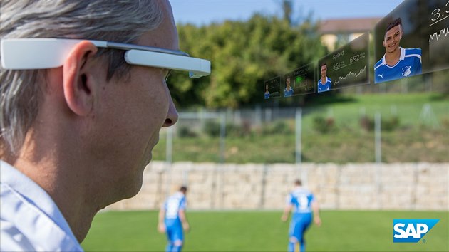 S Google Glass může trenér sledovat i skupinu hráčů.