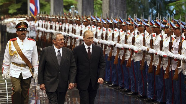 Rusk prezident Vladimir Putin a jeho kubnsk protjek Ral Castro (12. 7. 2014).