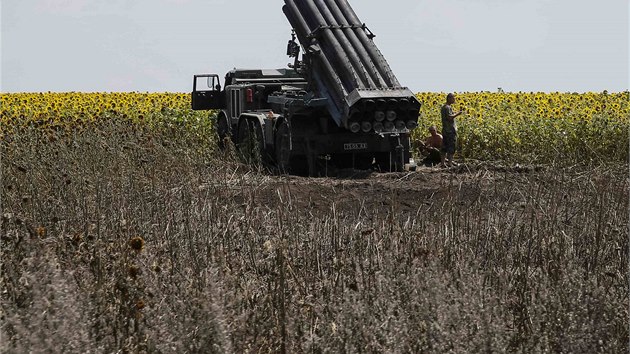 Raketomet pobl vchodoukrajinskho msta Seversk. Zda raketu na rusk zem vyplili separatist nebo ukrajinsk armda, nen jasn (13. 7. 2014).