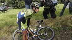 JE KONEC. panlský cyklista Alberto Contador ml v 10. etap Tour de France