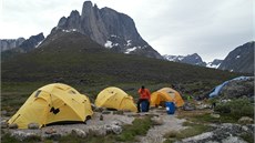 Základní tábor pod úpatím Ulamertorsuaq