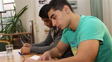 V Česku přibývá Romů s vysokoškolským vzděláním (na snímku jsou účastníci přípravných kurzů na vysoké školy, které pořádá nezisková organizace Slovo 21).