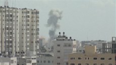 Výbuchy a kou nad mstem Gaza (15. ervence 2014)