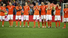 ZKLAMÁNÍ Nizozemští fotbalisté během penaltového rozstřelu v semifinále MS...