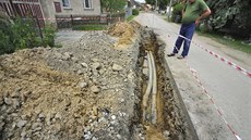 Vandal poni�il nový teplovod v �áslavicích na T�ebí�sku, který stál dev�t...