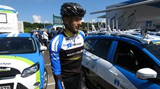 P�ED TRÉNINKEM. Leopold König se ve volném dni na Tour de France chystá na