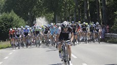 ÚTOK. Gregory Rast se pokouí uniknout pelotonu ve dvanácté etap Tour de