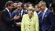 Německá kancléřka Angela Merkelová obklopena premiéry. Zleva britský premiér...