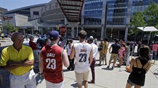 Nkteí fanouci Clevelandu Cavaliers ekali na verdikt LeBrona Jamese ped...