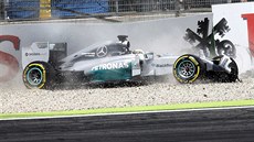 Lewis Hamilton v kvalifikaci na VC Nmecka F1 havaroval.