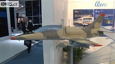 Maketa nového letounu L-39 NG, který byl pedstaven na leteckém veletrhu v...