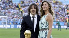 Bývalý kapitán panlského fotbalového týmu Carles Puyol a Gisele Bündchenová s...