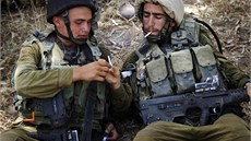 Izraeltí vojáci poblí hranic s pásmem Gazy (13. ervence 2014)