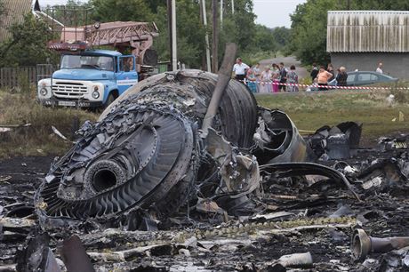 298 OBT. Nad vchodn Ukrajinou se 17. ervence 2014 ztil Boeing 777...