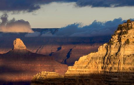 Grand Canyon. Zoroaster Temple a vyhlídka Powell z oblíbené vyhlídky Hopi Point