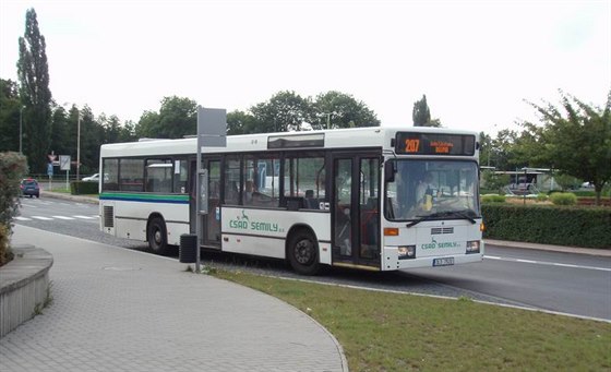 Kvůli mzdám se odboráři řidičů autobusů obrátili na premiéra Sobotku. Pokud se nedohodnou na zvýšení mezd, hrozí stávkou. (ilustrační snímek)