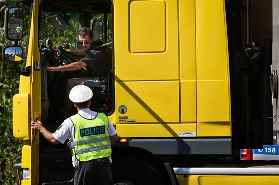 Policie celý týden kontroluje autobusy a kamiony pi velké mezinárodní preventivní akci TISPOL. (ilustraní snímek)