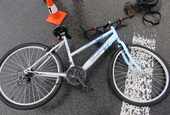Jedenáctiletou dívku na jízdním kole ván zranil automobil v Královci na...