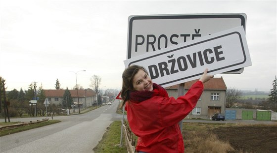 Blanka Kolečkářová na snímku pořízeném před deseti lety po hlasování o osamostatnění obce. 