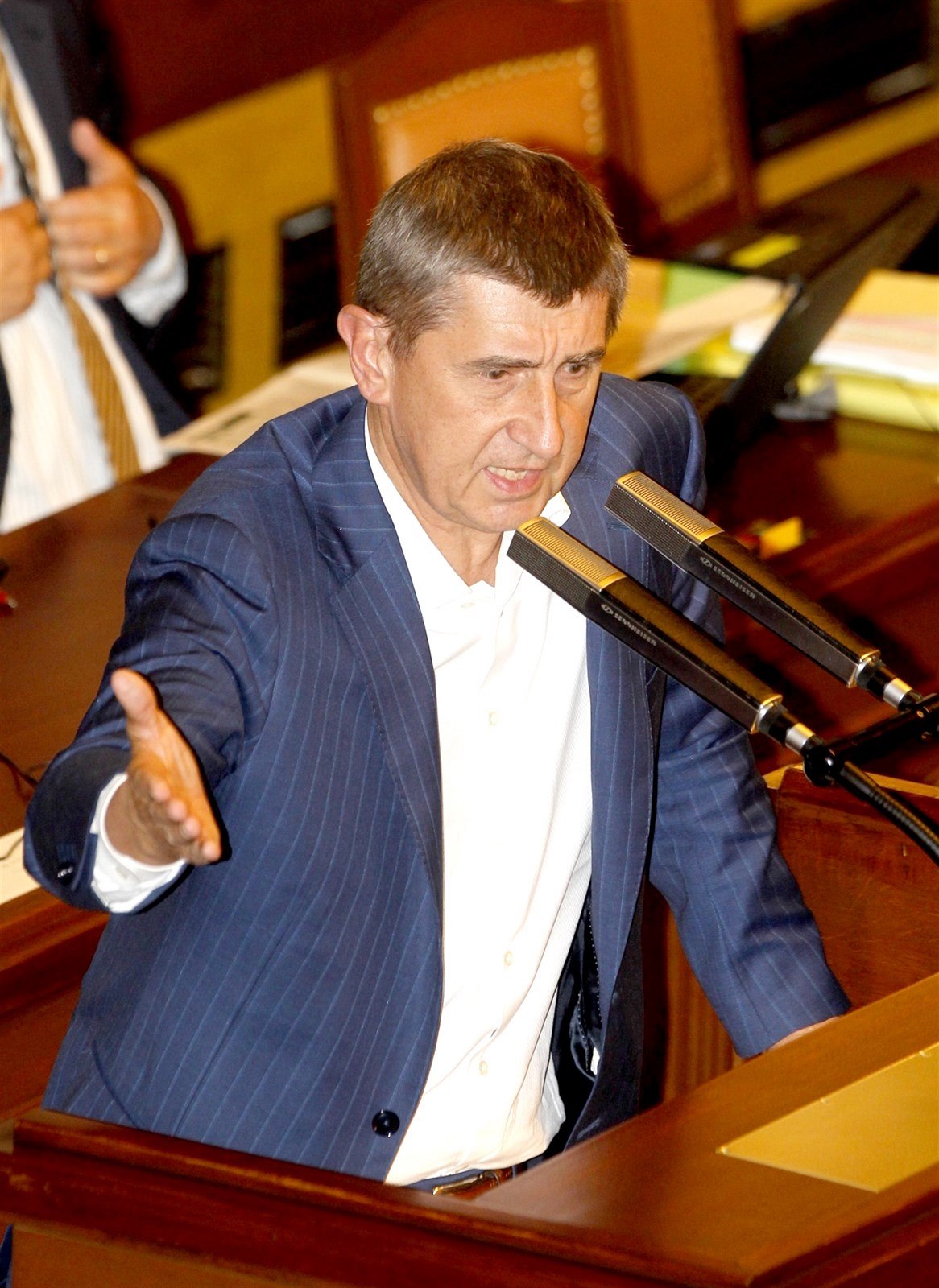 Stát by m�l podle ministra financí Andreje Babi�e trvat na tom, aby církve zve�ejnily, jak s vydaným majetkem nalo�í.