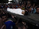 Poheb palestinského chlapce, který podle místních zdravotník zahynul pi...