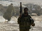 Izraeltí vojáci se pesunují v blízkosti hranice s Pásmem Gazy (27. ervence...