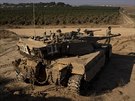 Posádka izraelského tanku nasazená do boj proti palestinským radikálm (27....