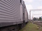 Vlak s tly obtí letecké katastrofy na východ Ukrajiny dorazil do Charkova....