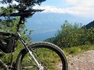 Lago di Garda nabízí krásné cyklistické terény a jet lepí výhledy.