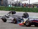 VZHRU NOHAMA. Felipe Massa obrátil svj Williams v první zatáce na