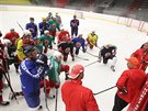 Hokejový obránce Radek Martínek v dresu New Yorku Islanders trénuje v Česku s...