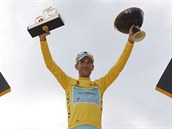 LEGENDA. Vincenzo Nibali u vyhrl vechny ti podniky Grand Tours - Vueltu,...