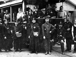 U v roce 1916 jste mohli v tramvaji potkat první dámy na kolejích.