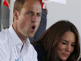 Princ William a jeho manelka Kate sledují enský pozemní hokej na Hrách...