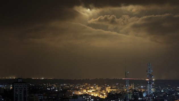 Non nebe nad Gaza City (28. ervence 2014)