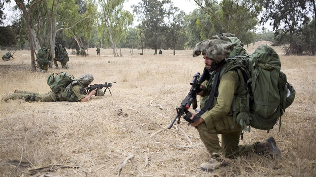 V ter se izraelsk armda zamila na 150 cl na jihu a v centru Psma Gazy (22. ervence)