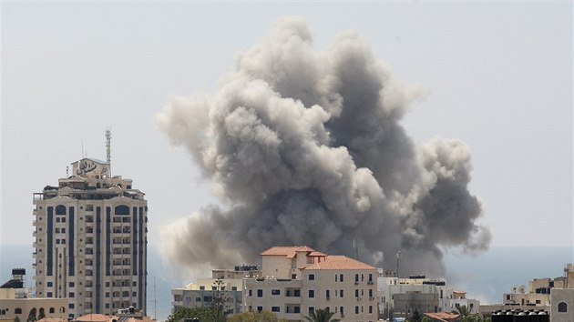 Ve vchodn ti msta Gaza operovalo izraelsk letectvo (27. ervence 2014).