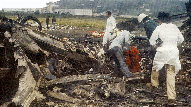 349 obt. Zpadn od indickho Dill se 12. listopadu 1996 ve vzduchu srazily Boeing 747 sadskoarabskch aerolini Saudia a Il-76 Kazakhstan Airlines. Na vin byla patrn chab anglitina kazaskho kapitna, kter patn porozuml pokynm zen letovho provozu. Nikdo nepeil.