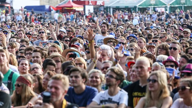 Na vce ne sto koncert Colours of Ostrava 2014 byly zvdavy desetitisce lid. (19. ervence 2014)
