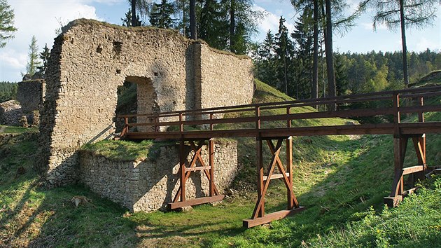 Hrad ml svho asu velmi vhodnou strategickou polohu, protoe se nachzel na trase Zlat stezky.