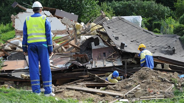 V rodinném domě v Jílovém na Děčínsku vybuchl v sobotu před polednem plyn. Objekt, v němž bydleli starší manželé, exploze zcela zničila.