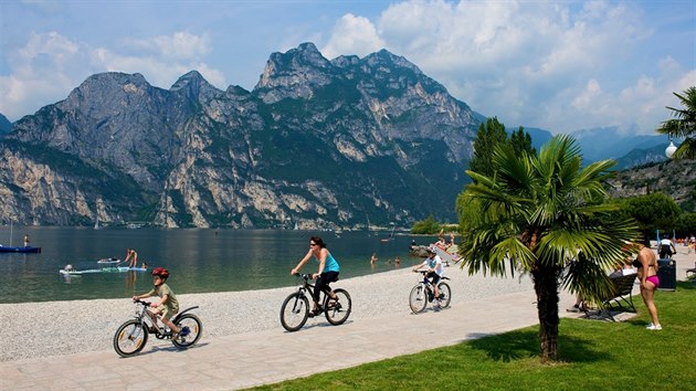 Lago di Garda, cyklist v Torbole