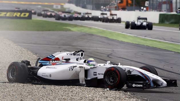 Brazilsk pilot Felipe Massa s Williamsem skonil u v prvn zatce Velk ceny Nmecka. 