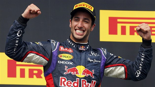 AUSTRALSK TRIUMF. Daniel Ricciardo vyhrl s Red Bullem zvod na maarskm okruhu Hungaroring.