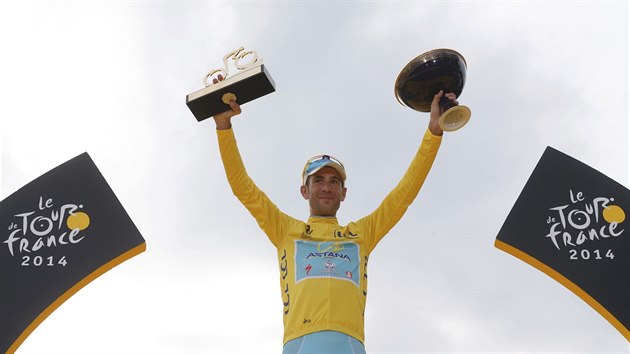 LEGENDA. Vincenzo Nibali u vyhrl vechny ti podniky Grand Tours - Vueltu, Giro a nyn i Tour de France.