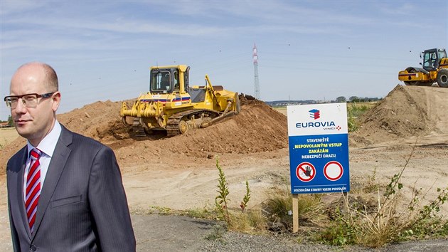 Premir Bohuslav Sobotka zahjil dostavbu seku dlnice D11 z Osiek k Blhovce u Hradce Krlov (22.7.2014).