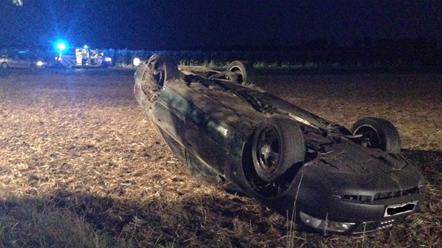 Po honice s polici u Brandsa skonilo audi na stee. (25. ervence 2014)